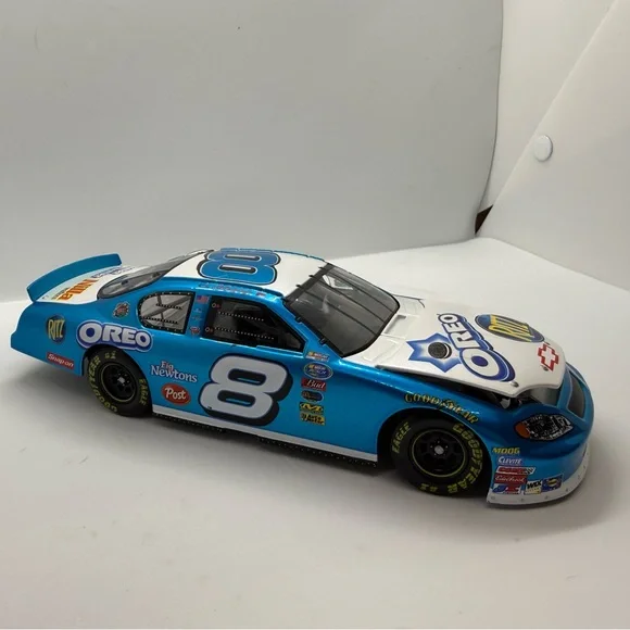 2004 Dale Earnhardt Jr #8 Oreo/Ritz NASCAR 1:24 Scale Stock Car - Picture 11 of 16